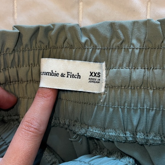 Abercrombie & Fitch shorts - Picture 2 of 3